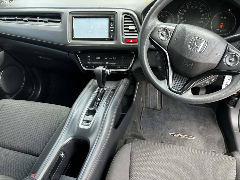 2018 Honda hrv vti automatic easy finance 5.jpg